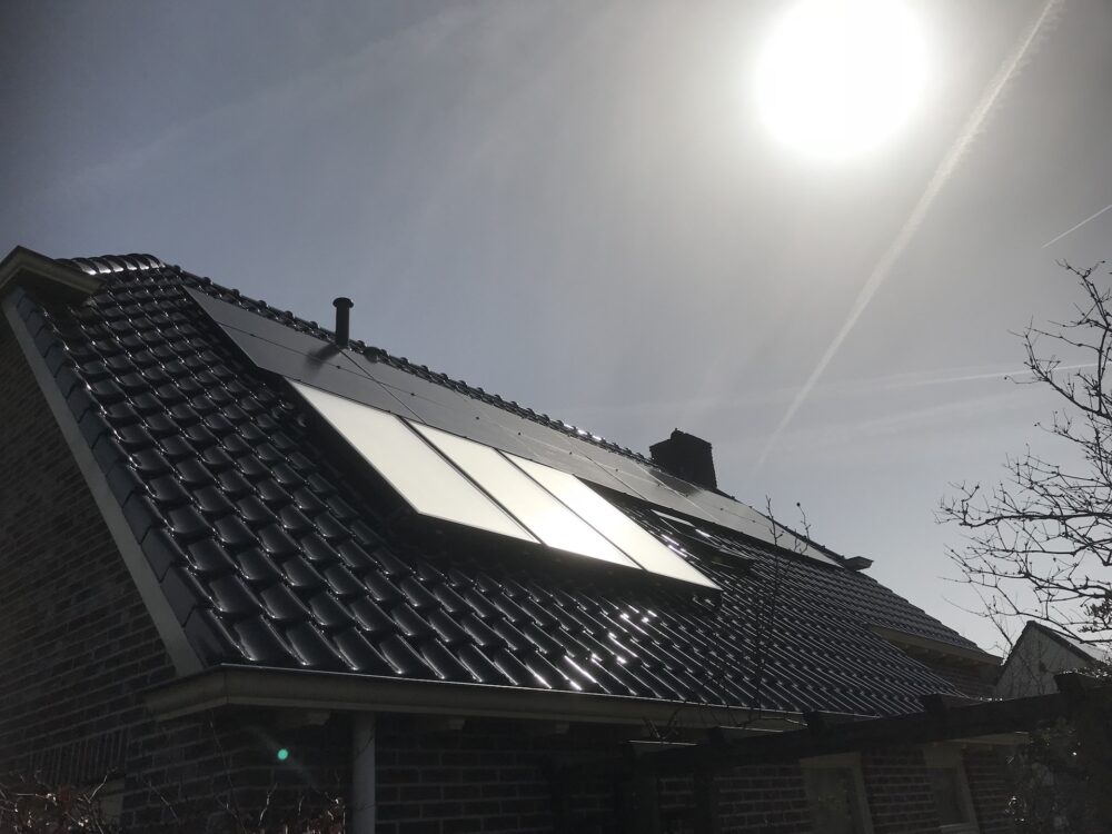 Zonnecollector met buffervat